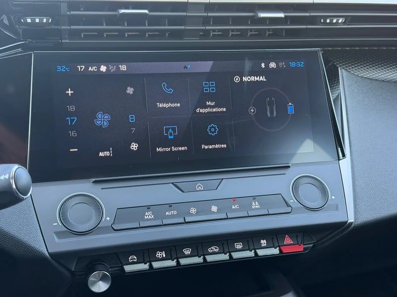 Photo de la voiture PEUGEOT 308 ELECTRIQUE 54 kWh 156ch Style