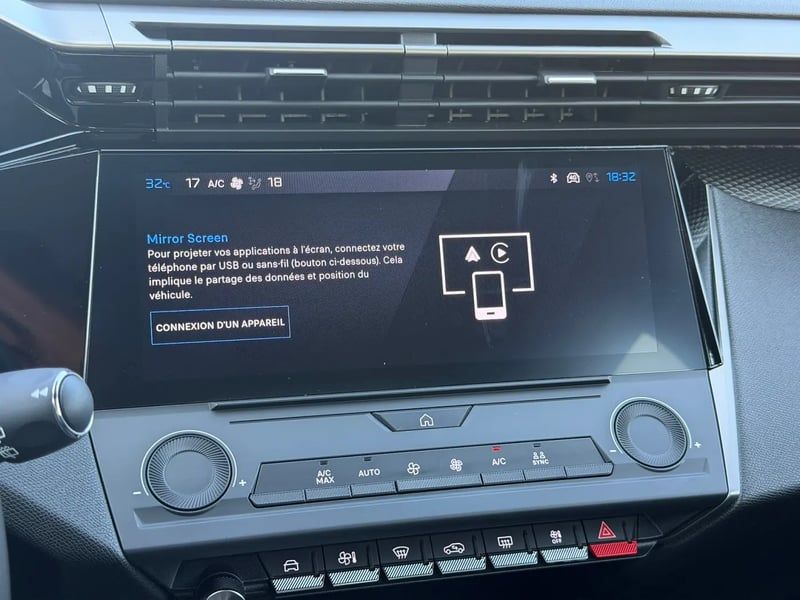 Photo de la voiture PEUGEOT 308 ELECTRIQUE 54 kWh 156ch Style