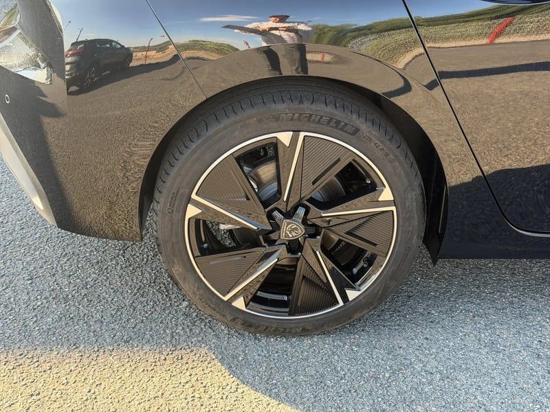 Photo de la voiture PEUGEOT 308 ELECTRIQUE 54 kWh 156ch Style