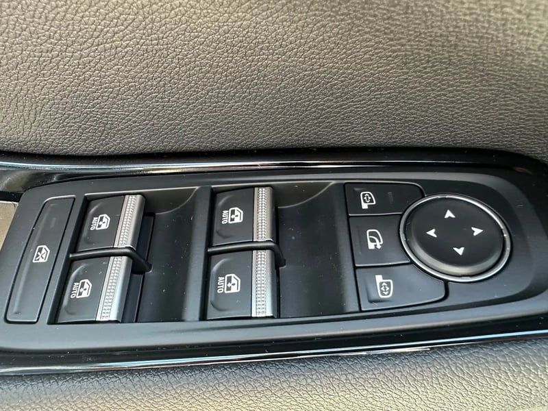 Photo de la voiture RENAULT AUSTRAL full hybrid E-Tech 200 ch Techno