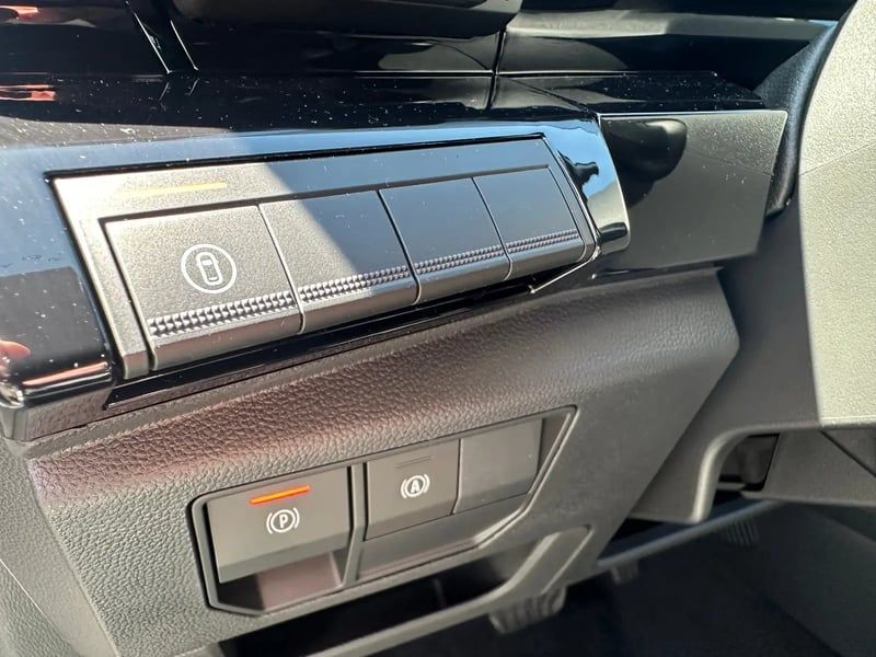Photo de la voiture RENAULT AUSTRAL full hybrid E-Tech 200 ch Techno