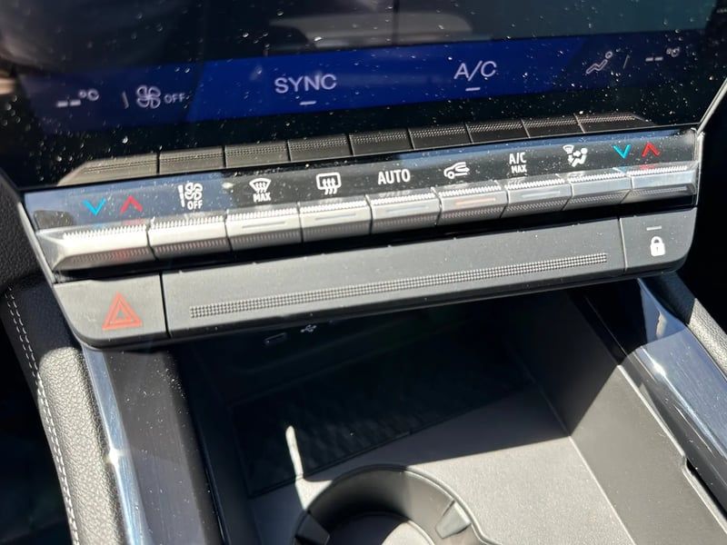 Photo de la voiture RENAULT AUSTRAL full hybrid E-Tech 200 ch Techno