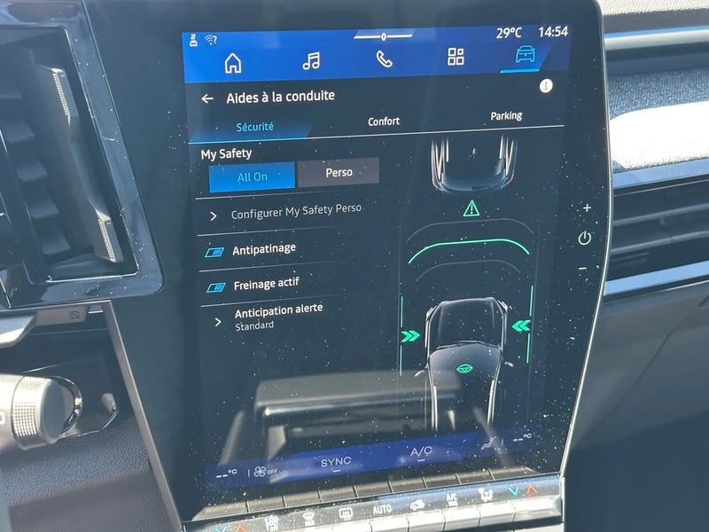 Photo de la voiture RENAULT AUSTRAL full hybrid E-Tech 200 ch Techno