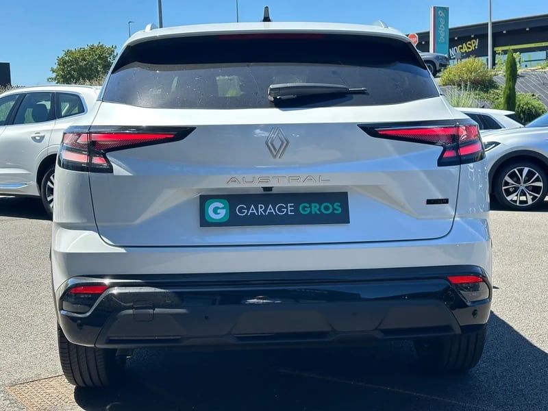 Photo de la voiture RENAULT AUSTRAL full hybrid E-Tech 200 ch Techno