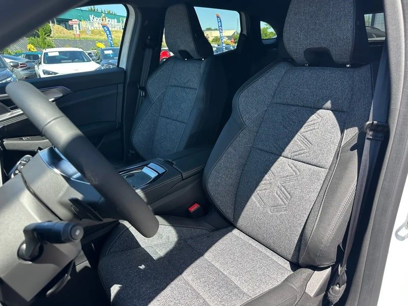 Photo de la voiture RENAULT AUSTRAL full hybrid E-Tech 200 ch Techno