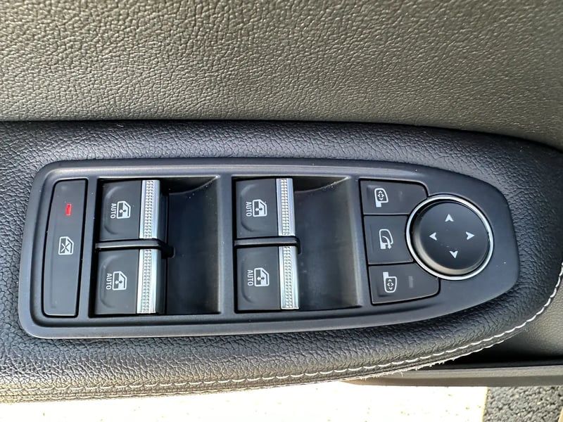 Photo de la voiture RENAULT ARKANA E-Tech 145 - 23 Techno