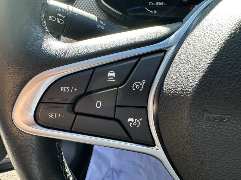 Photo de la voiture RENAULT ARKANA E-Tech 145 - 23 Techno