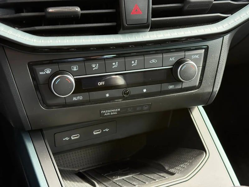 Photo de la voiture SEAT ARONA 1.0 TSI 110 ch Start/Stop BVM6 Xperience