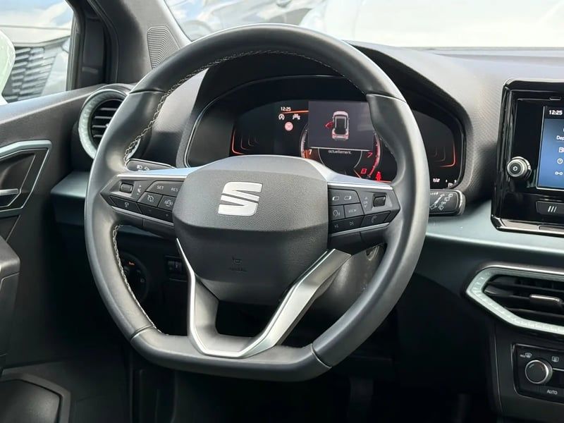 Photo de la voiture SEAT ARONA 1.0 TSI 110 ch Start/Stop BVM6 Xperience