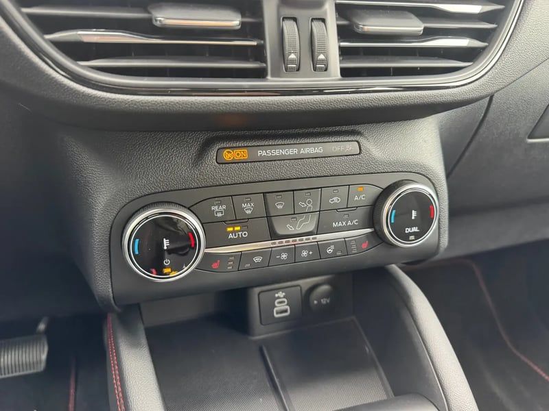 Photo de la voiture FORD KUGA 2.0 TDCi 120 S&S 4x2 Powershift ST-Line