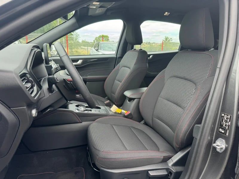 Photo de la voiture FORD KUGA 2.0 TDCi 120 S&S 4x2 Powershift ST-Line
