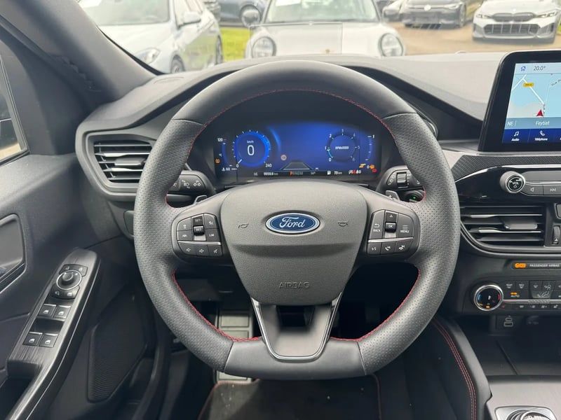 Photo de la voiture FORD KUGA 2.0 TDCi 120 S&S 4x2 Powershift ST-Line