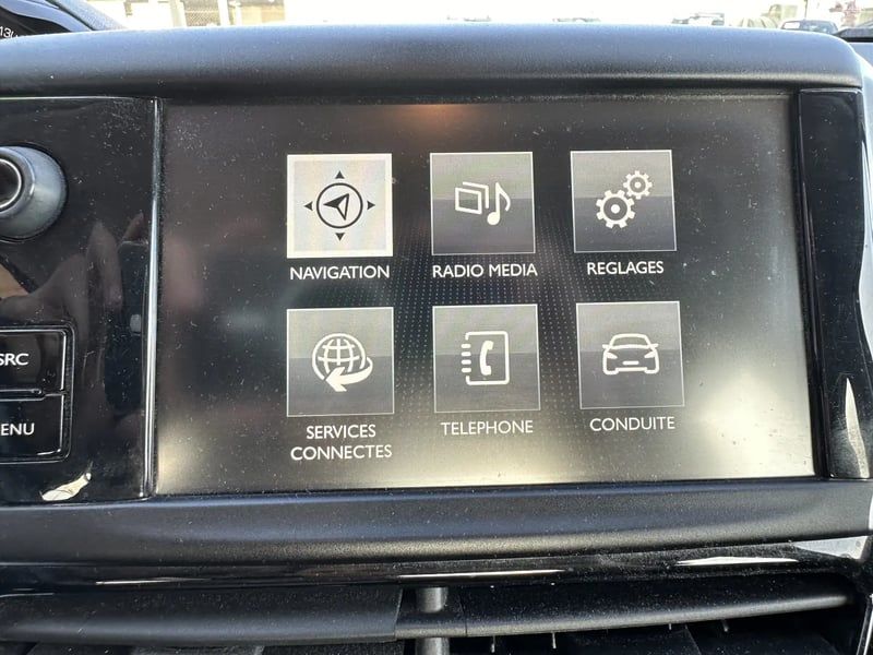 Photo de la voiture PEUGEOT 208 1.2 PureTech 82ch BVM5 Allure