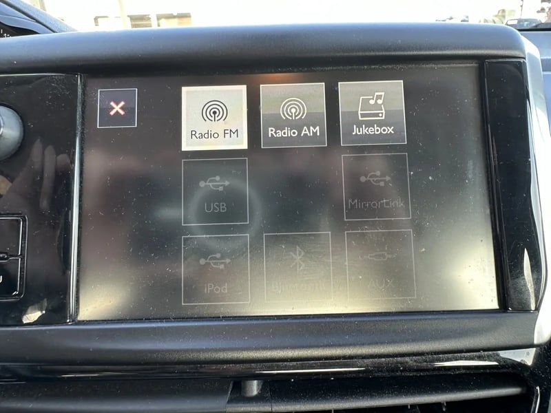 Photo de la voiture PEUGEOT 208 1.2 PureTech 82ch BVM5 Allure