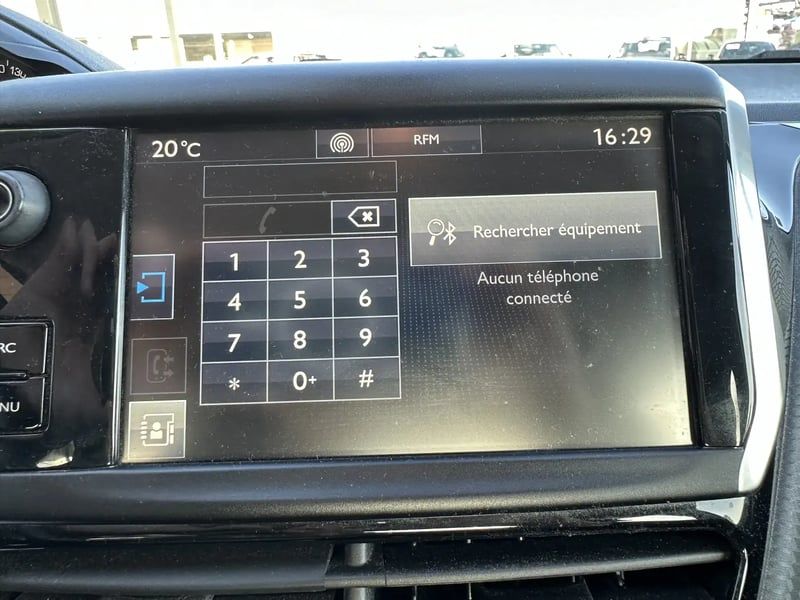 Photo de la voiture PEUGEOT 208 1.2 PureTech 82ch BVM5 Allure