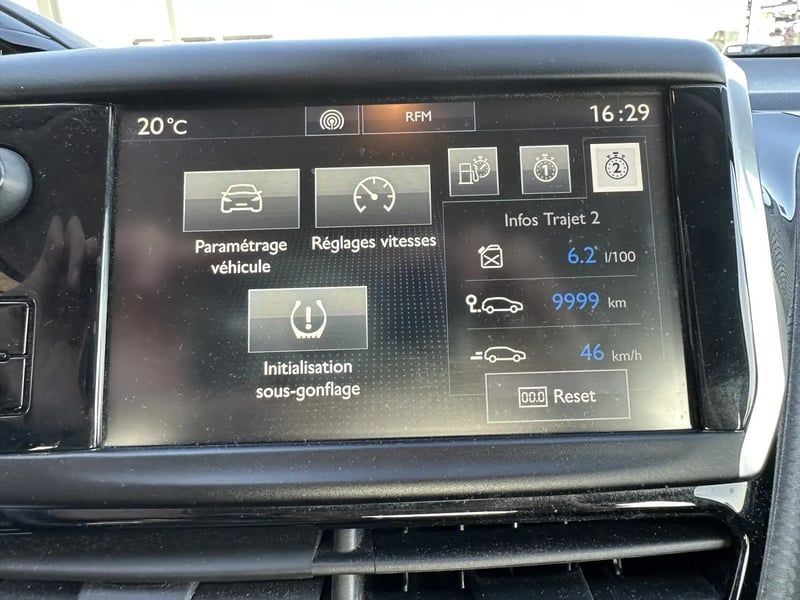 Photo de la voiture PEUGEOT 208 1.2 PureTech 82ch BVM5 Allure