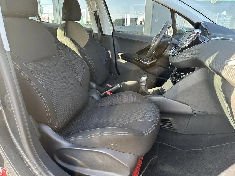 Photo de la voiture PEUGEOT 208 1.2 PureTech 82ch BVM5 Allure