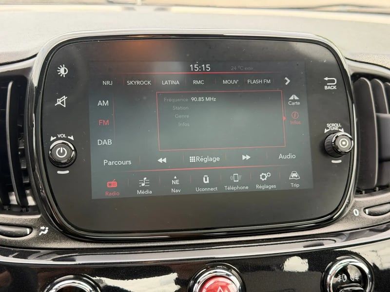 Photo de la voiture FIAT 500 MY22 1.0 70 ch Hybride BSG S/S Dolcevita