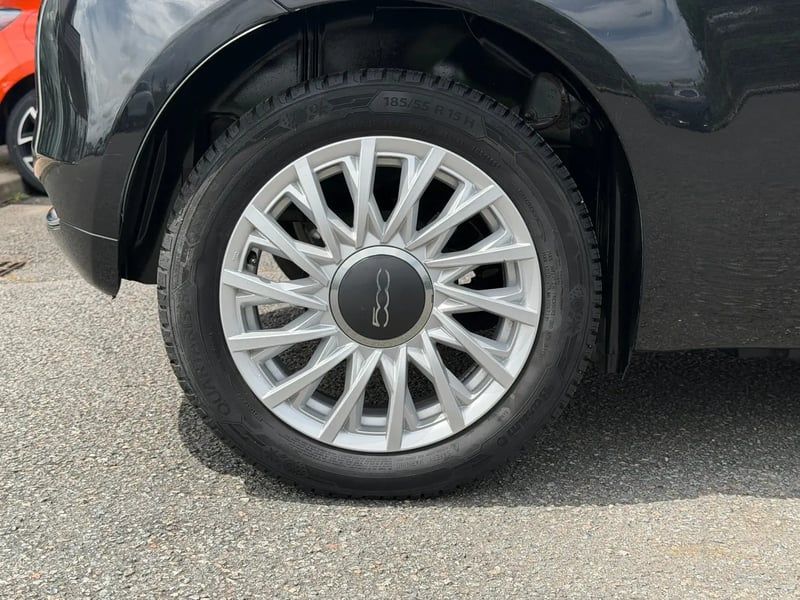 Photo de la voiture FIAT 500 MY22 1.0 70 ch Hybride BSG S/S Dolcevita