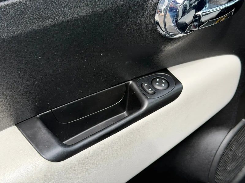 Photo de la voiture FIAT 500 MY22 1.0 70 ch Hybride BSG S/S Dolcevita