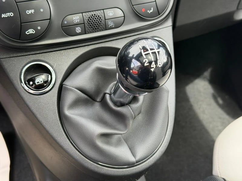Photo de la voiture FIAT 500 MY22 1.0 70 ch Hybride BSG S/S Dolcevita