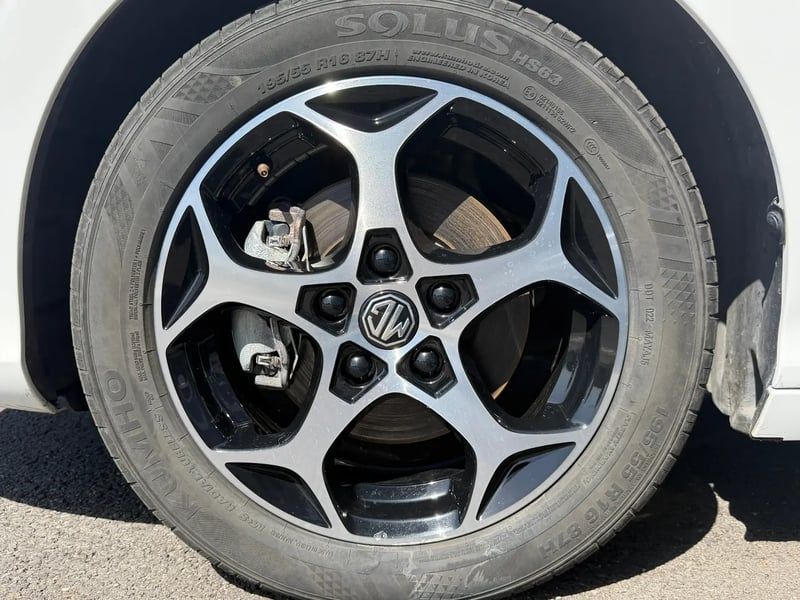 Photo de la voiture MG MG3 1.5 L Hybrid+ 195 ch Comfort