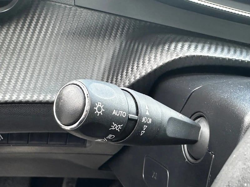 Photo de la voiture PEUGEOT 2008 PureTech 130 S&S BVM6 GT Line
