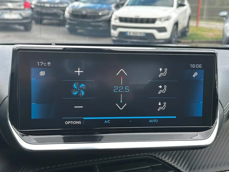 Photo de la voiture PEUGEOT 2008 PureTech 130 S&S BVM6 GT Line