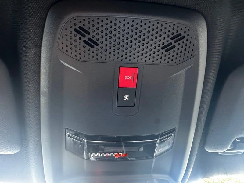 Photo de la voiture PEUGEOT 2008 PureTech 130 S&S BVM6 GT Line