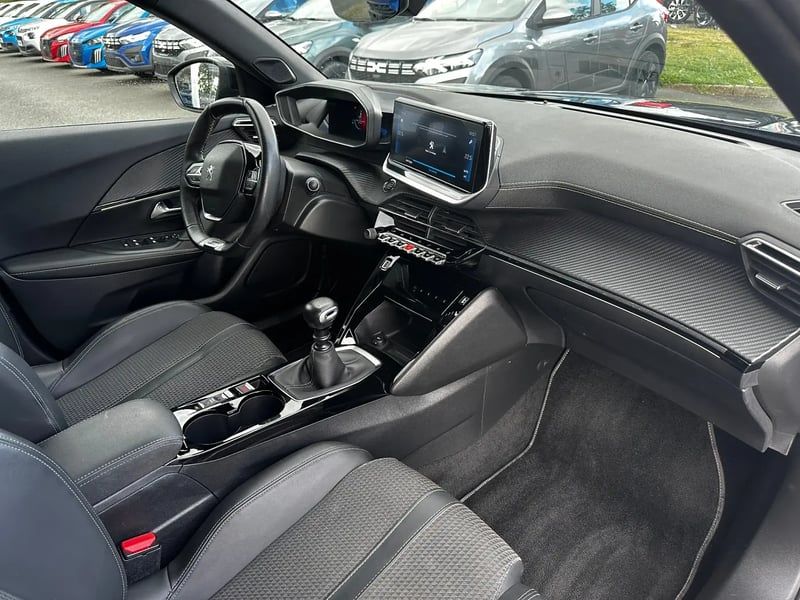 Photo de la voiture PEUGEOT 2008 PureTech 130 S&S BVM6 GT Line