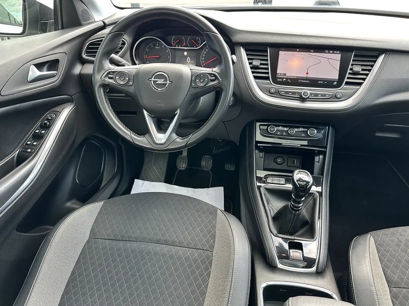 Photo de la voiture OPEL GRANDLAND X 1.2 Turbo 130 ch ECOTEC Innovation
