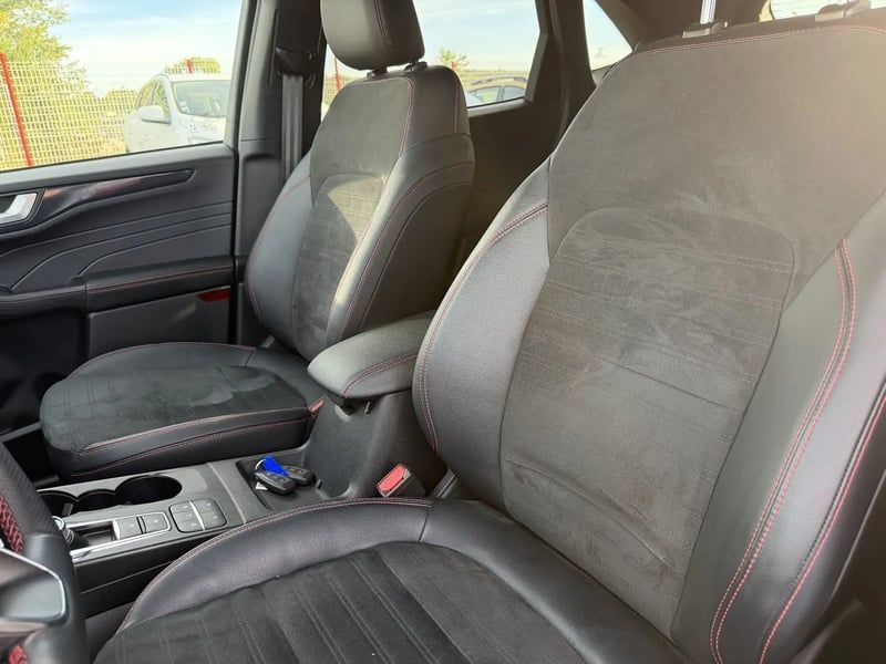 Photo de la voiture FORD KUGA 2.0 TDCi 120 S&S 4x2 Powershift ST-Line