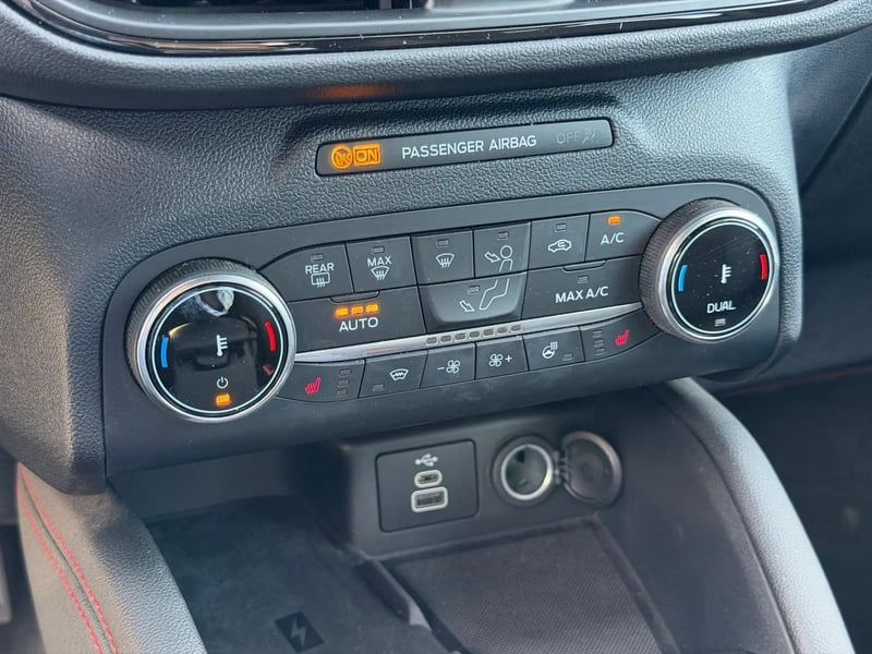 Photo de la voiture FORD KUGA 2.0 TDCi 120 S&S 4x2 Powershift ST-Line