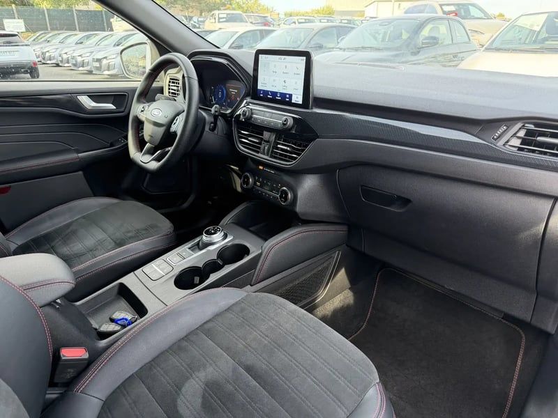Photo de la voiture FORD KUGA 2.0 TDCi 120 S&S 4x2 Powershift ST-Line