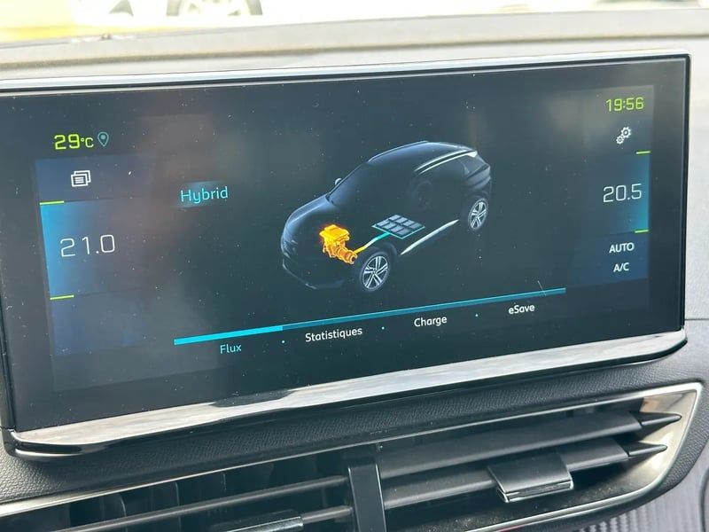 Photo de la voiture PEUGEOT 3008 Hybrid 180 e-EAT8 Allure Pack