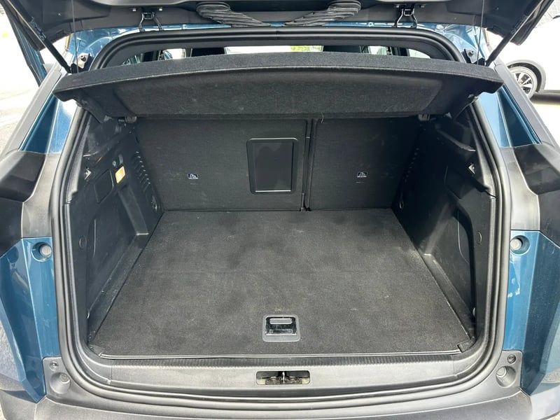 Photo de la voiture PEUGEOT 3008 Hybrid 180 e-EAT8 Allure Pack