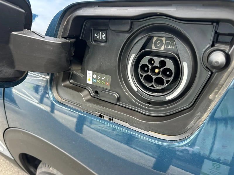 Photo de la voiture PEUGEOT 3008 Hybrid 180 e-EAT8 Allure Pack