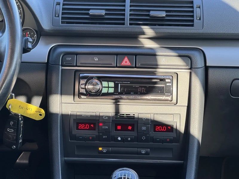 Photo de la voiture AUDI A4 AVANT 2.0 TDI Ambiente