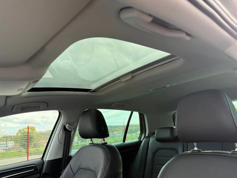 Photo de la voiture VOLKSWAGEN GOLF 1.4 TSI 125 BlueMotion Technology Carat