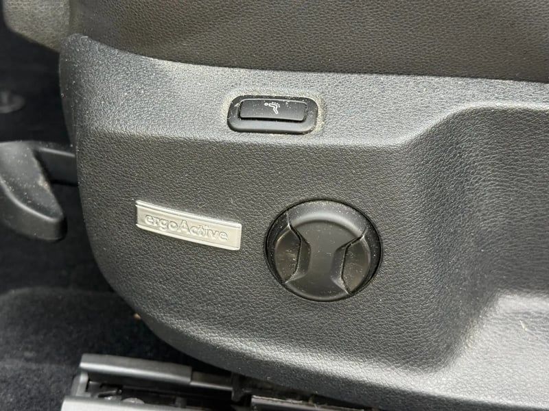 Photo de la voiture VOLKSWAGEN GOLF 1.4 TSI 125 BlueMotion Technology Carat