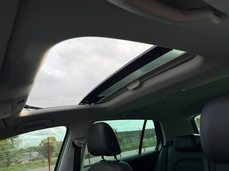 Photo de la voiture VOLKSWAGEN GOLF 1.4 TSI 125 BlueMotion Technology Carat