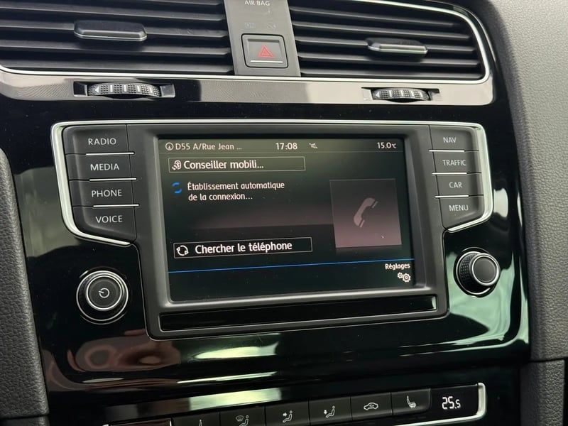 Photo de la voiture VOLKSWAGEN GOLF 1.4 TSI 125 BlueMotion Technology Carat