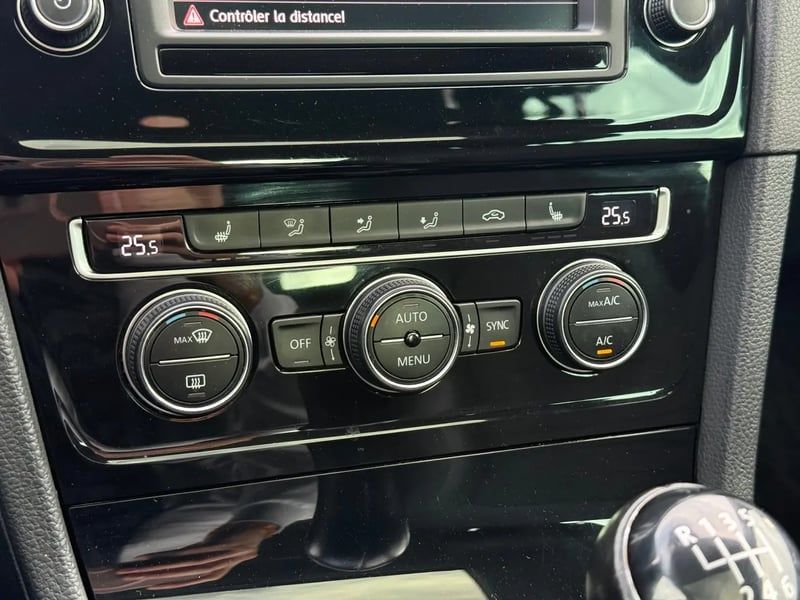 Photo de la voiture VOLKSWAGEN GOLF 1.4 TSI 125 BlueMotion Technology Carat