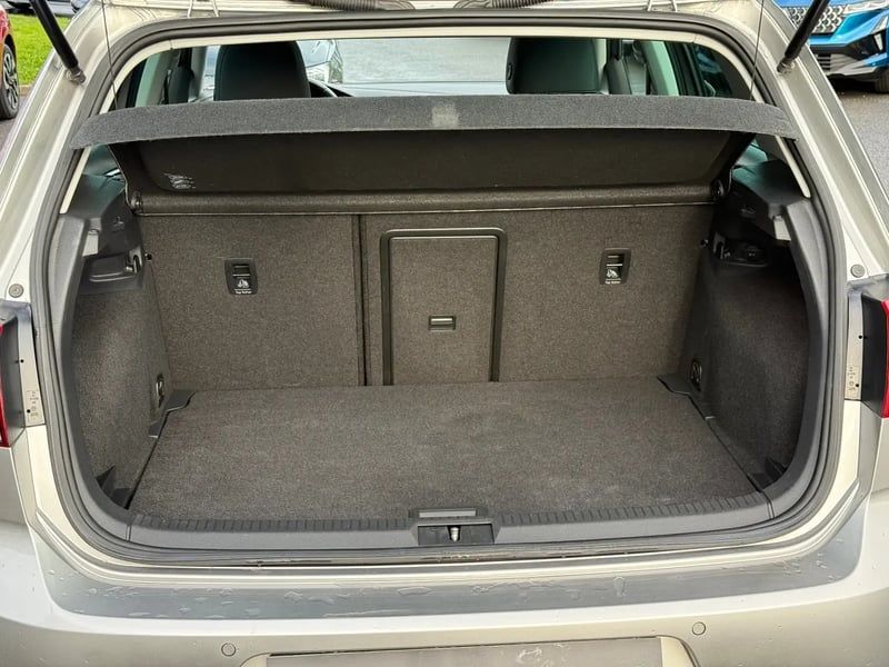 Photo de la voiture VOLKSWAGEN GOLF 1.4 TSI 125 BlueMotion Technology Carat