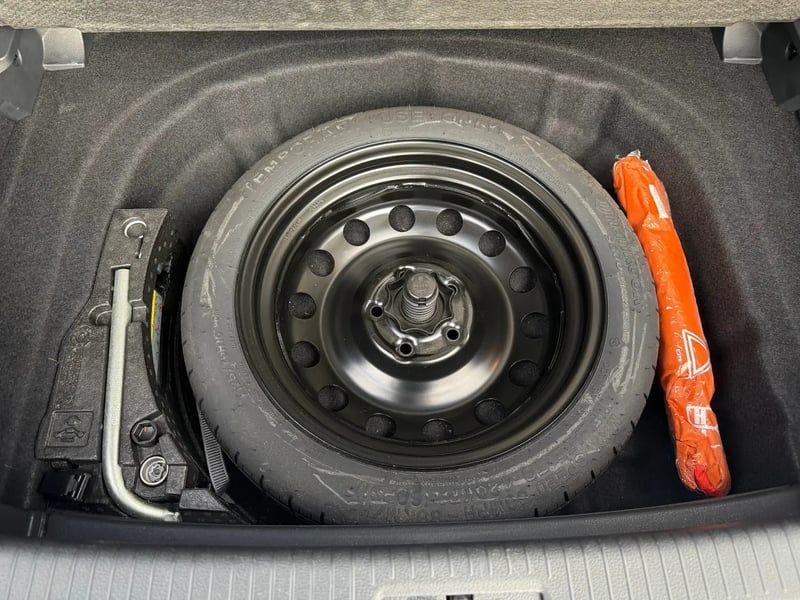 Photo de la voiture VOLKSWAGEN GOLF 1.4 TSI 125 BlueMotion Technology Carat