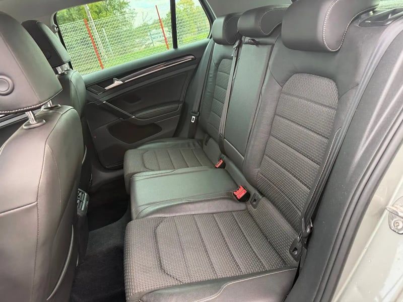 Photo de la voiture VOLKSWAGEN GOLF 1.4 TSI 125 BlueMotion Technology Carat