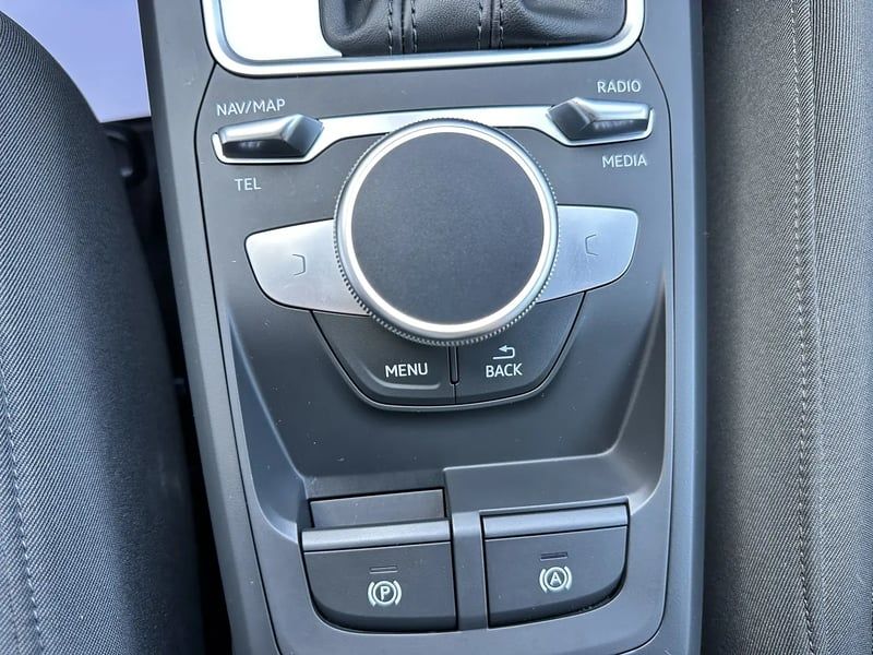 Photo de la voiture AUDI Q2 35 TFSI 150 S tronic 7 S line