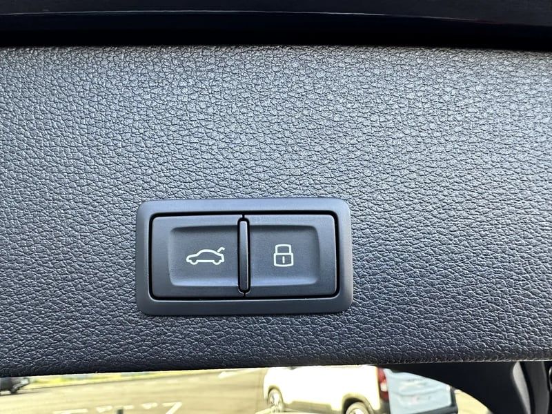 Photo de la voiture AUDI Q2 35 TFSI 150 S tronic 7 S line