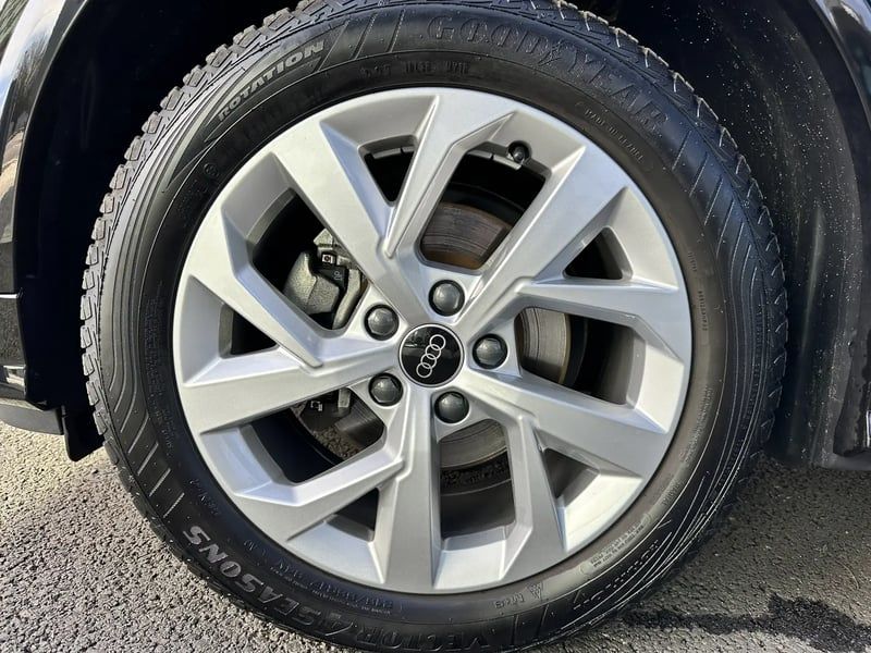 Photo de la voiture AUDI Q2 35 TFSI 150 S tronic 7 S line