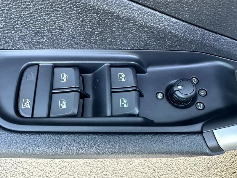 Photo de la voiture AUDI Q2 35 TFSI 150 S tronic 7 S line